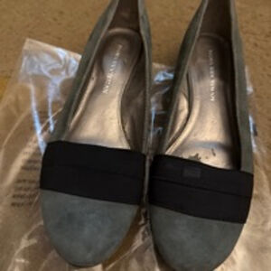 Women's Dana Buchman Gray & Black Wedges Size 8.5 M item 0036